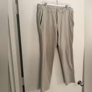 lululemon athletica Men's Chinos in Light Taupe